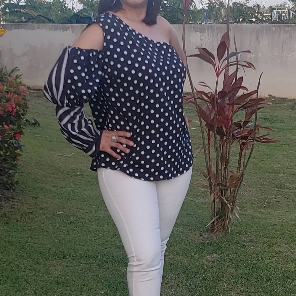 Bella. Polka Dot Black. Blouse.
